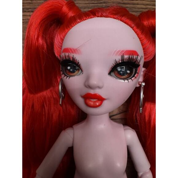 Rainbow High Ruby‎ Anderson Fantastic Fashion doll nude - Picture 4 of 4